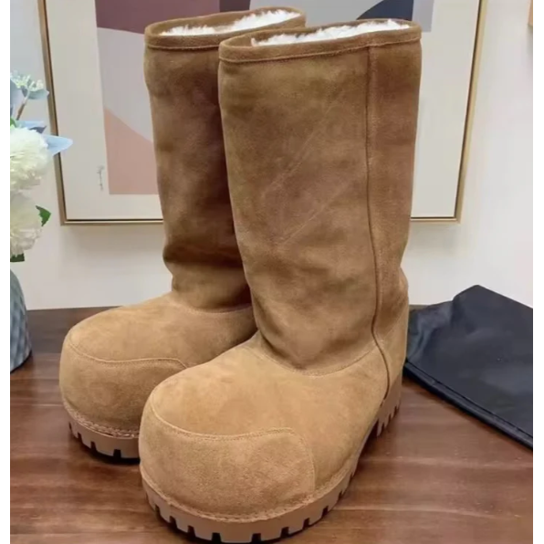 Peekaboo Baluga Boot